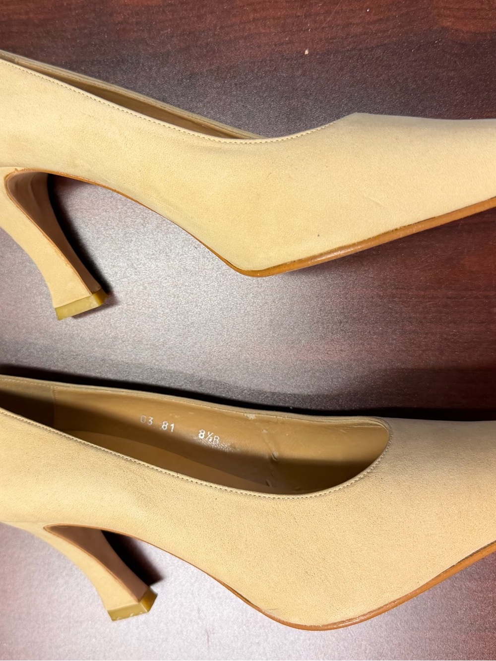 Sacha Too Women's Beige Suede Pointed-Toe Pump